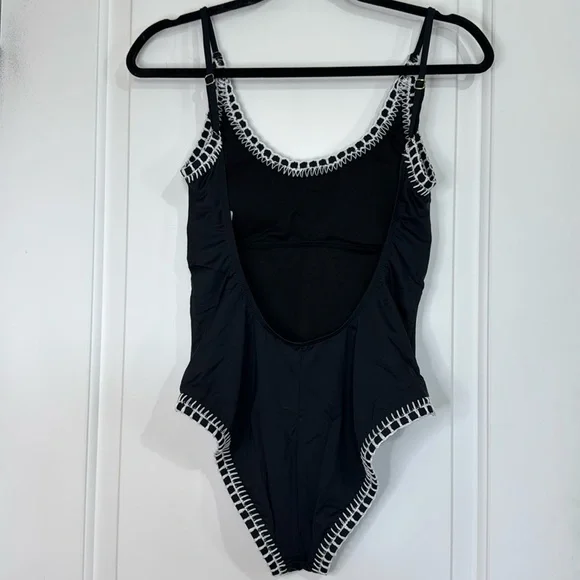 Gianni Bini EUC Swimsuit Black with White Trim Low Back Size Medium - Picture 2 of 16